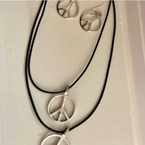 ☮️✌️☮️ peace sign earrings and necklace set ☮️✌️☮️ - Picture 6 of 6